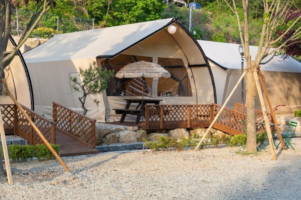 Inje Naerincheon Glamping Hotell Exteriör bild