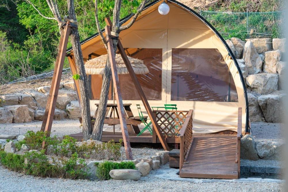 Inje Naerincheon Glamping Hotell Exteriör bild