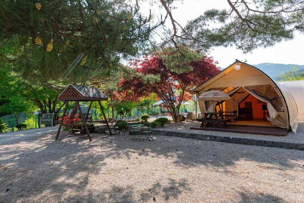 Inje Naerincheon Glamping Hotell Exteriör bild