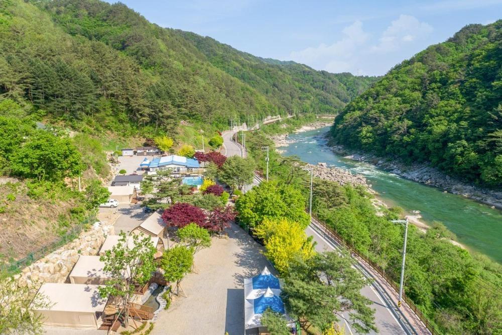 Inje Naerincheon Glamping Hotell Exteriör bild