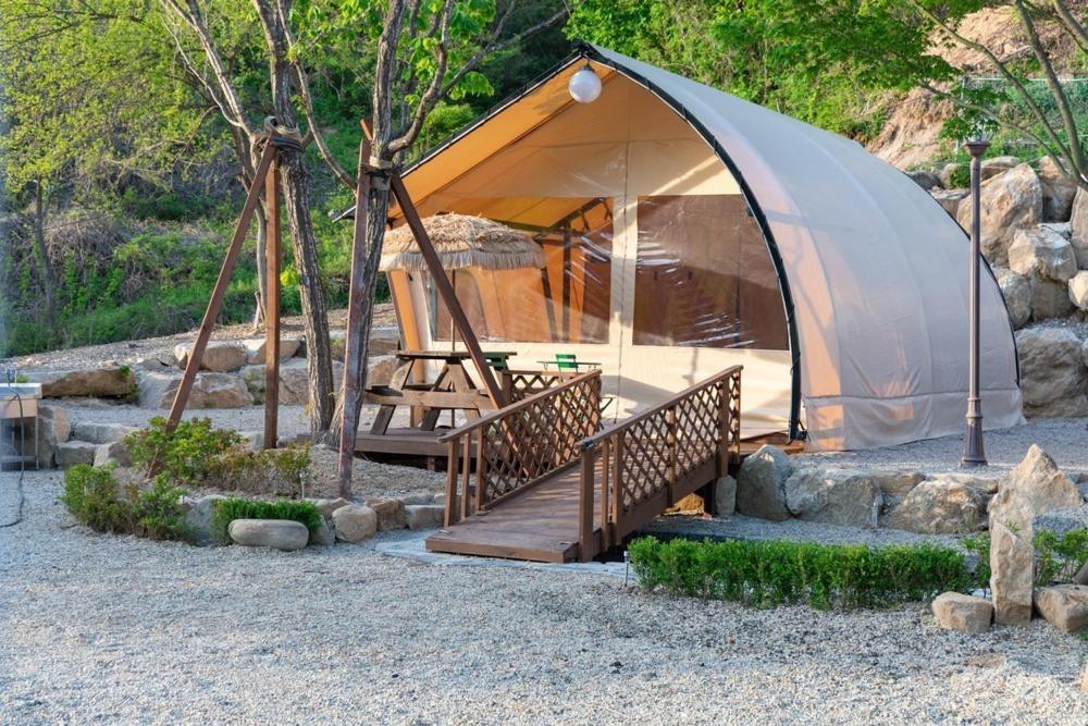 Inje Naerincheon Glamping Hotell Exteriör bild